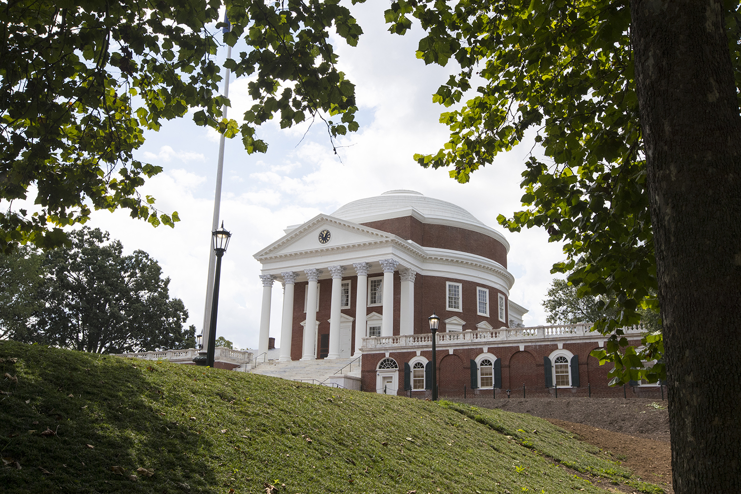 Students press colleges to keep contract workers - The Washington Post