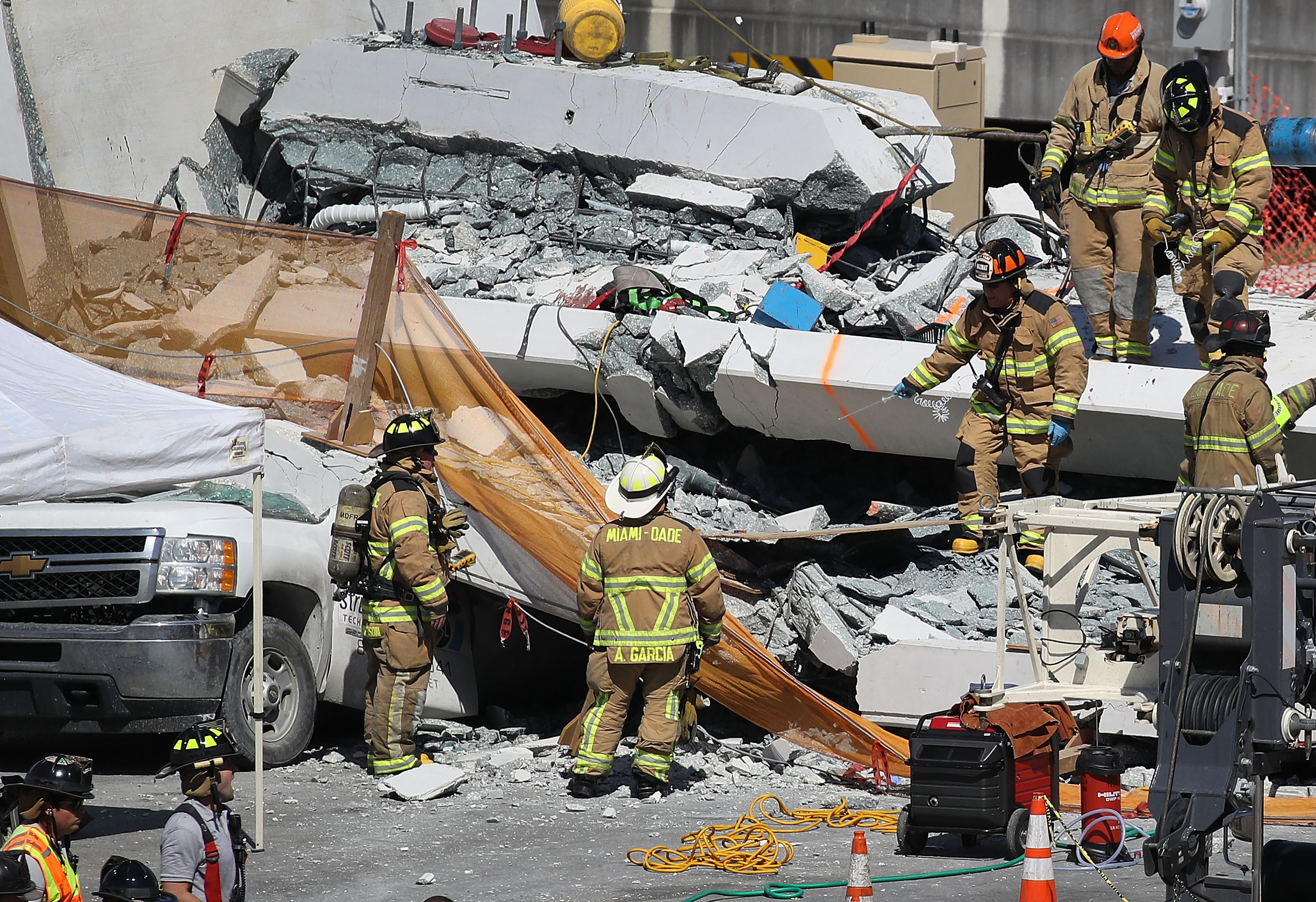 Florida International Bridge Collapse At Least 6 Dead Including An Fiu Student The Washington Post
